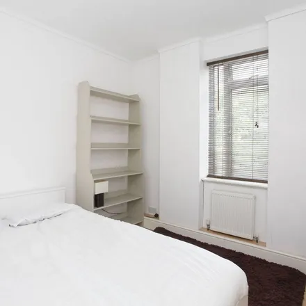 Image 4 - Eamont Court, 102-111 Mackennal Street, London, NW8 7DT, United Kingdom - Apartment for rent