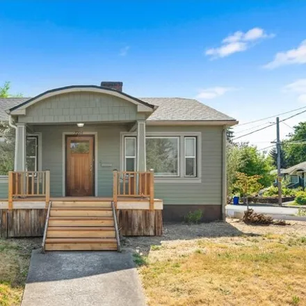 Buy this 3 bed house on 7204 N Albina Ave in Portland, Oregon