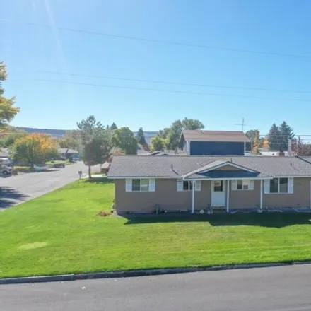 Buy this 3 bed house on 776 Southeast 5th Street in Prineville, OR 97754