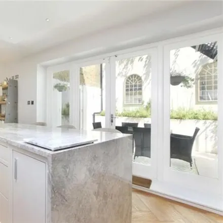 Image 3 - Crescent Grove, London, SW4 7AH, United Kingdom - House for sale