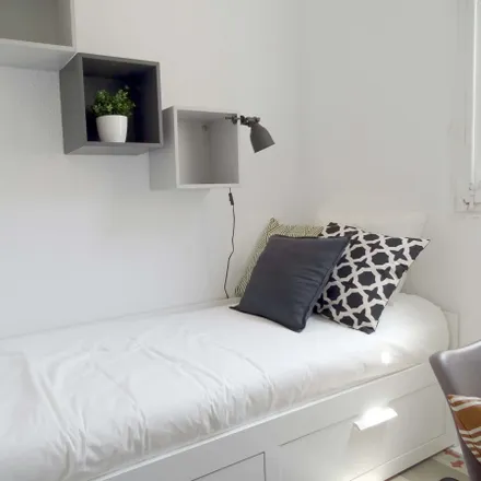Rent this 9 bed room on Carrer Gran de Gràcia in 241, 08012 Barcelona