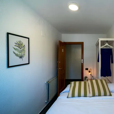 Rent this 1 bed room on Carrer del Serpis in 68, 46022 Valencia