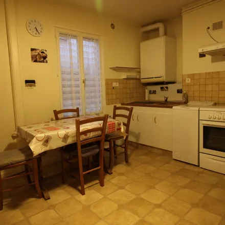 Rent this 3 bed apartment on 2 Boulevard Sully in 63600 Ambert, France