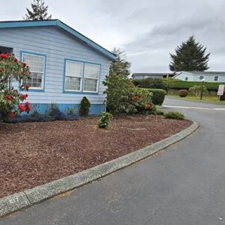 Buy this studio apartment on 527 Puerto Vista Drive in Coos Bay, OR 97420