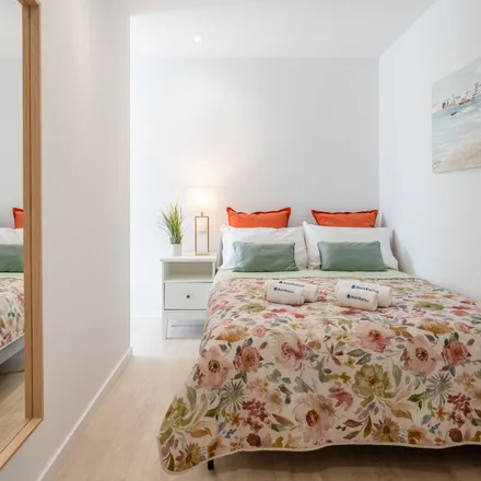 Rent this 2 bed apartment on Villas Tenente Valadim in Largo do Engenheiro António de Almeida, 4100-476 Porto