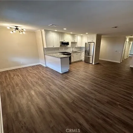 Image 7 - Paris In A Cup, 119 South Glassell Street, Orange, CA 92866, USA - Apartment for rent