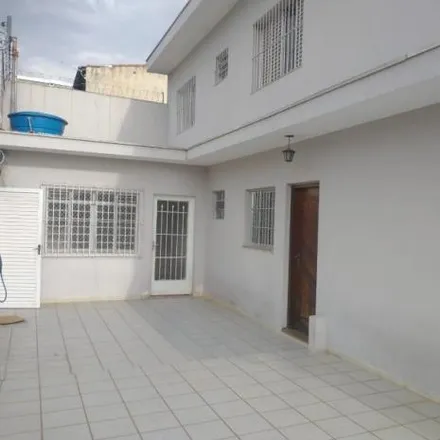 Rent this 3 bed house on Rua Silvio Gava in Jaguaribe, Osasco - SP