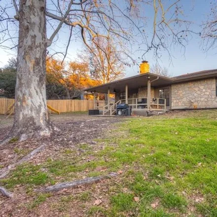 Image 2 - 402 Westcrest Drive, Kerrville, TX 78028, USA - House for sale