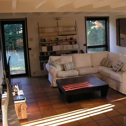 Rent this 6 bed house on 33600 Pessac