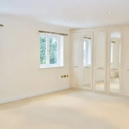 Rent this 5 bed apartment on The Spinney in Gerrards Cross, SL9 7LJ