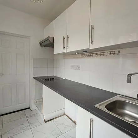 Rent this 3 bed apartment on Gardeners Call in 151 High Town Road, Luton