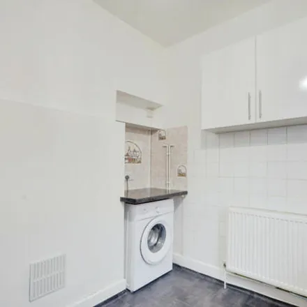 Image 6 - Romany Steps, Beresford Road, Southend-on-Sea, SS1 2TW, United Kingdom - Apartment for rent