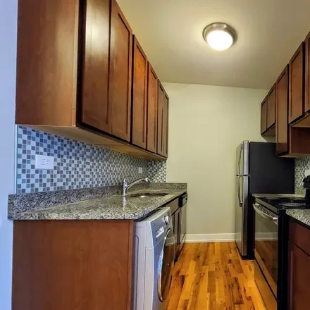 Rent this 2 bed apartment on 536 W Arlington Pl in Chicago, IL 60614