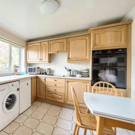 Image 4 - 1 Greyfriars Drive, Bisley, GU24 9EE, United Kingdom - Duplex for sale