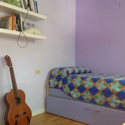 Rent this 4 bed room on Carrer de Moscou in 20, 08005 Barcelona