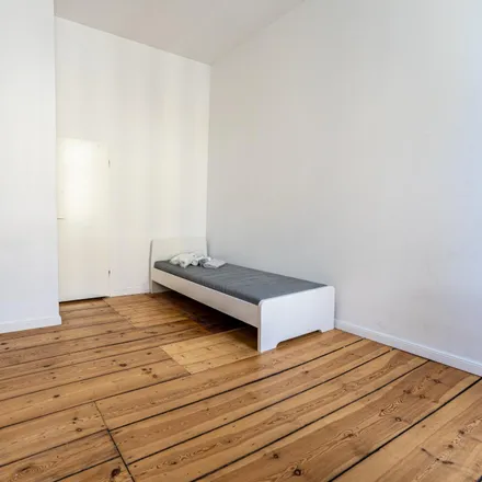 Rent this 4 bed room on Immanuelkirchstraße 16 in 10405 Berlin, Germany