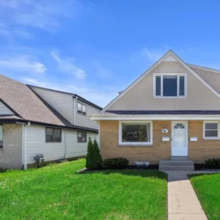 Buy this studio house on 2131 West Layton Avenue in Milwaukee, WI 53221