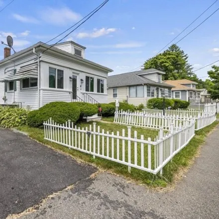 Image 4 - 107 Bouve Ave, Brockton, Massachusetts, 02301 - House for sale