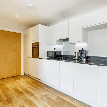 Image 2 - George View House, 36 Knaresborough Drive, London, SW18 4GT, United Kingdom - Apartment for rent
