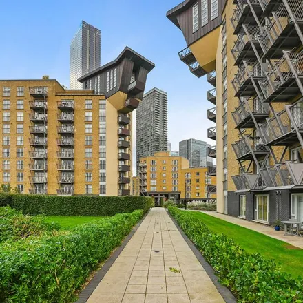 Rent this 3 bed apartment on Franklin Building in 10 Westferry Road, Canary Wharf