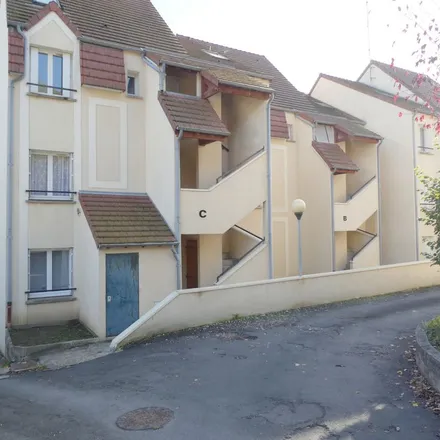 Rent this 2 bed apartment on 1 Mf de la Porte aux Vaches in 77300 Fontainebleau, France