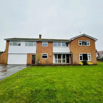 Rent this 5 bed house on Finch Lane in Norton, WR11 8DQ