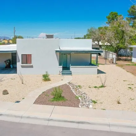 Buy this 4 bed house on 464 El Prado Avenue in Las Cruces, NM 88005