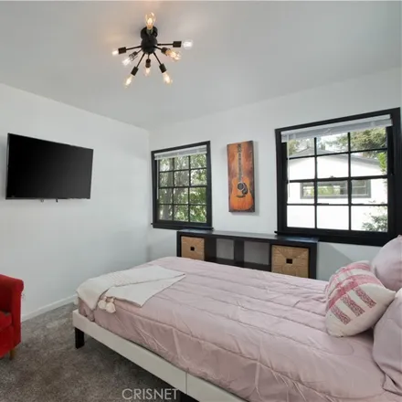 Image 4 - 4742 Saint Clair Avenue, Los Angeles, CA 91607, USA - House for rent