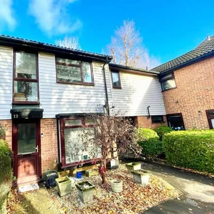 Buy this 3 bed townhouse on Sycamore Drive in Ash Vale, GU12 5NE