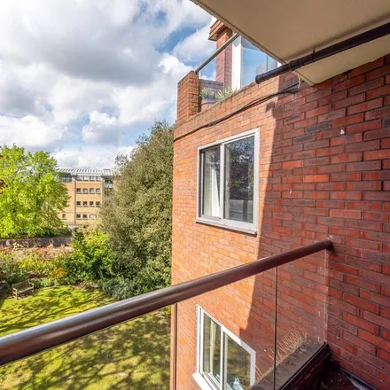 Image 7 - Gordon Court, 8A The Downs, London, SW20 8HP, United Kingdom - Apartment for rent