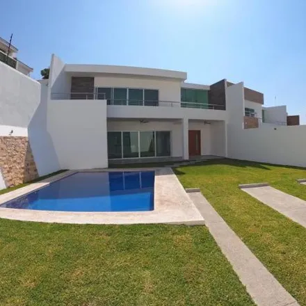 Buy this 5 bed house on Avenida Paseo Burgos Sur in Burgos Bugambilias, 62760 Tres de Mayo