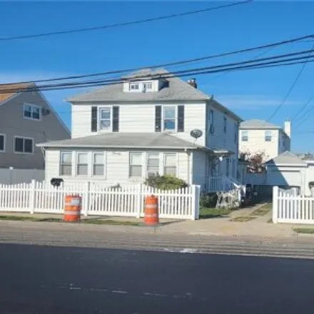 Rent this 4 bed house on 20 Warwick Road in Village of Island Park, Hempstead