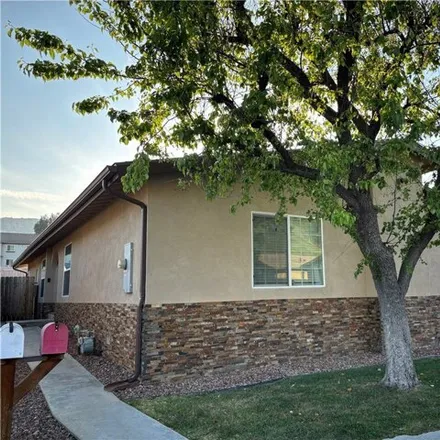 Buy this studio apartment on 32079 Emerald Lane in Castaic, CA 91384