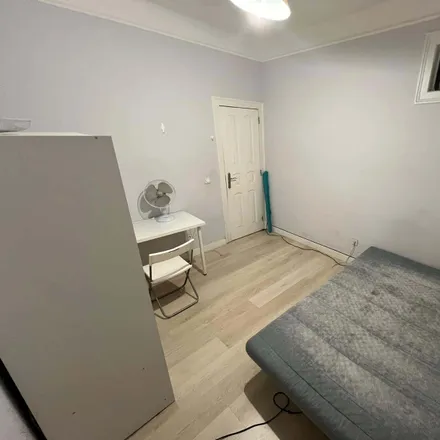 Rent this 5 bed room on Rua Francisco Sanches 160 in 1170-141 Lisbon, Portugal