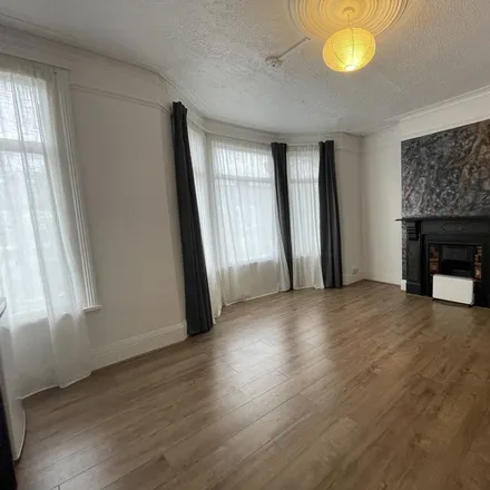 Image 4 - 44 Buchanan Gardens, Brondesbury Park, London, NW10 5AE, United Kingdom - Room for rent