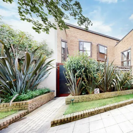 Rent this 4 bed house on London Lash in 114 Boundary Road, London