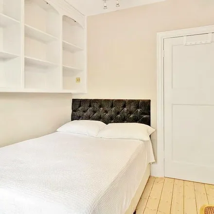 Rent this 3 bed apartment on Marlborough Court in Pembroke Road, London