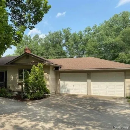 Buy this 3 bed house on 2687 Devondale Road in Rochester Hills, MI 48309