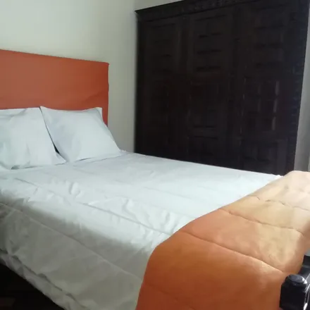 Rent this 3 bed apartment on Pomar da Faria Guimarães in Travessa de Antero de Quental, 4000-203 Porto