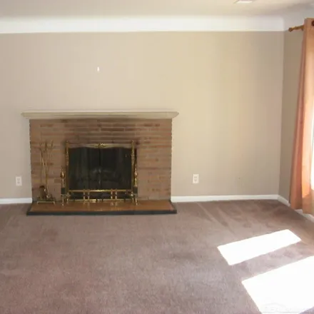 Image 3 - 45437 Hecker Drive, Utica, Macomb County, MI 48317, USA - House for rent