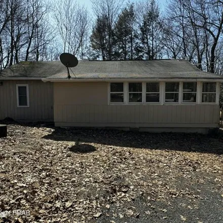 Rent this 3 bed house on 3233 Catalpa Lane in Middle Smithfield Township, PA 18302