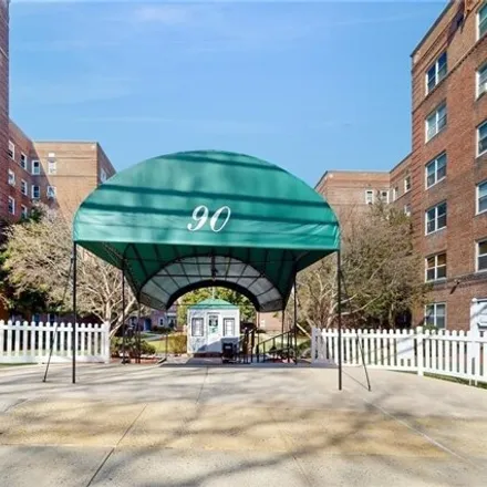 Buy this studio apartment on 90 Bryant Avenue in City of White Plains, NY 10605