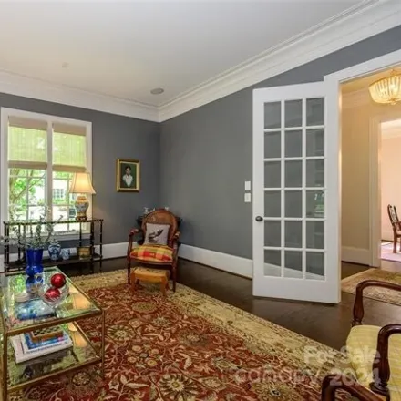 Image 6 - 208 Cottage Place, Charlotte, NC 28207, USA - House for sale