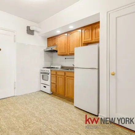 Image 7 - 63-109 Saunders St Unit D11, Rego Park, New York, 11374 - Apartment for sale