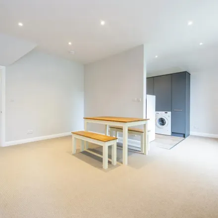 Image 3 - 32 Netherhall Gardens, London, NW3 5RJ, United Kingdom - Apartment for rent