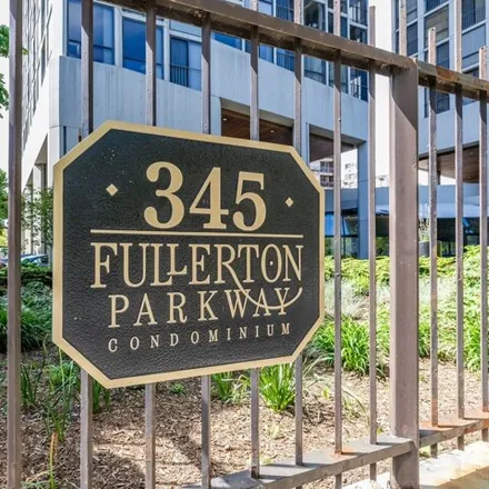 Image 2 - 345 Fullerton, 345-357 West Fullerton Parkway, Chicago, IL 60614, USA - Condo for sale