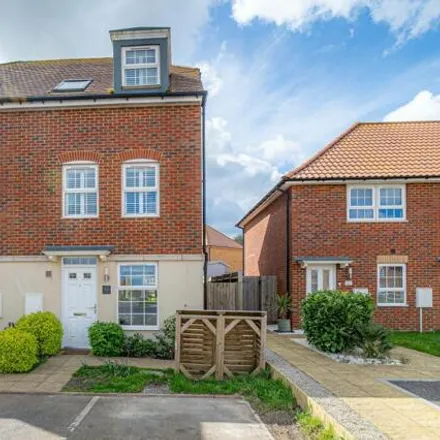 Buy this 3 bed duplex on Winder Place in Aylesham, CT3 3HT