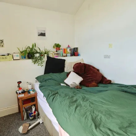 Rent this 9 bed apartment on Cavanagh in 15 Harcourt Road, Bristol