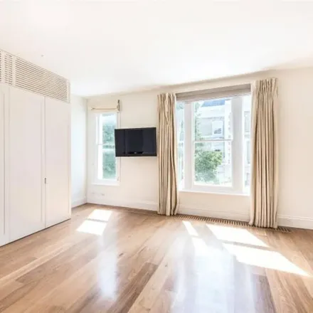 Rent this 4 bed apartment on 37 Stratford Road in London, W8 6RA
