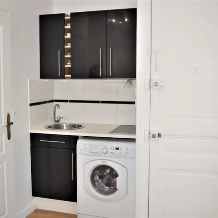 Rent this 2 bed apartment on 81 Rue Carnot in 92150 Suresnes, France